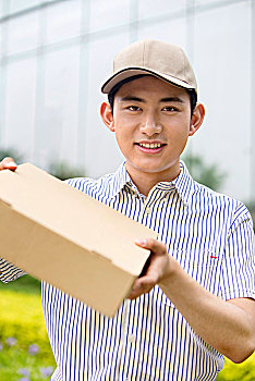 鄭州帶小孩保姆多少錢？如何選擇適合的育兒保姆？