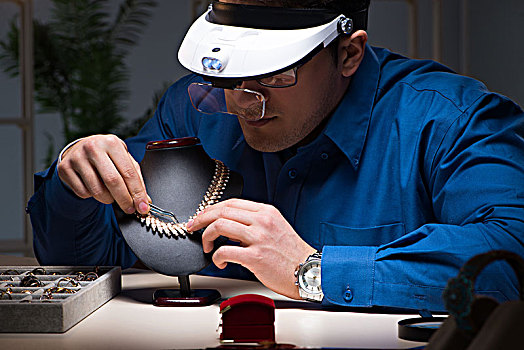 家政服務市場每年有多少錢？揭秘家庭服務行業的巨大利潤