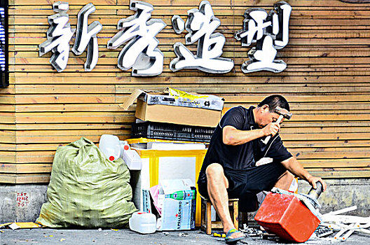 杭州孩子保姆價格多少？如何選擇合適的育兒保姆？