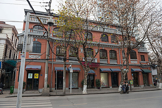 家政開荒價格多少錢？家政服務市場前景解析