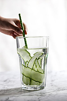 嬰兒直毛多少錢(qián)？給寶寶帶來(lái)細(xì)膩呵護(hù)，了解價(jià)格背后的價(jià)值