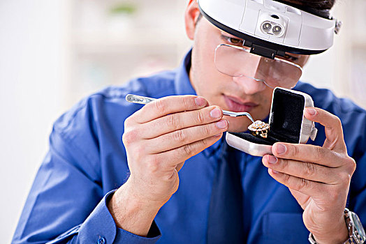 國外保姆多少錢一月？揭秘高品質(zhì)保姆服務(wù)的價格與價值