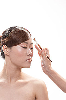 保姆照顧病人一天多少錢(qián)？揭開(kāi)醫(yī)療照護(hù)的真實(shí)價(jià)格