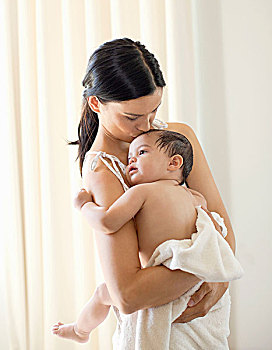 催乳師一個月多少錢？揭開月嫂行業的神秘面紗