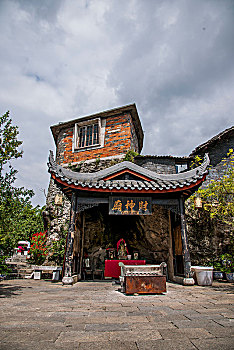 深圳龍崗請育嬰師多少錢？揭秘育嬰師服務(wù)費(fèi)用與選擇技巧