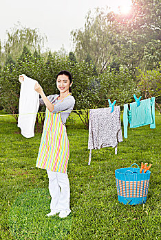 看孩子保姆多少錢一個(gè)月？幫你全面解析保姆服務(wù)費(fèi)用