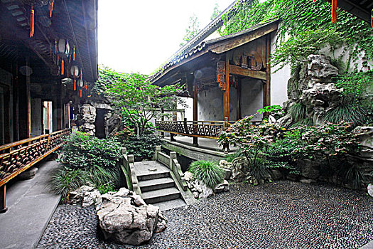 考月嫂證多少錢(qián)一天？成為專(zhuān)業(yè)月嫂，開(kāi)啟職業(yè)新篇章