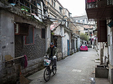 成都育兒嫂工資多少錢？全面解析成都育兒嫂市場行情
