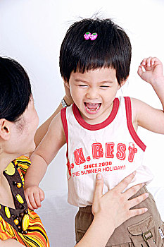 小孩保姆多少錢？選擇合適保姆讓家庭更輕松