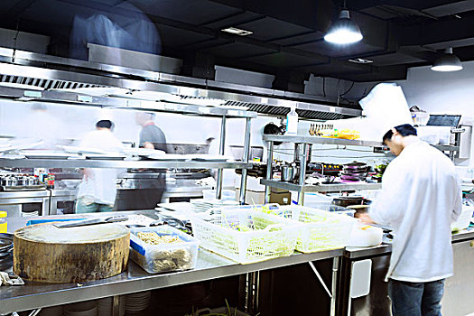 陪護鐘點工多少錢？了解市場價格，選擇最合適的陪護服務
