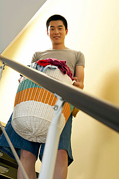 看孩子保姆多少錢一個月？幫你全面解析保姆服務費用