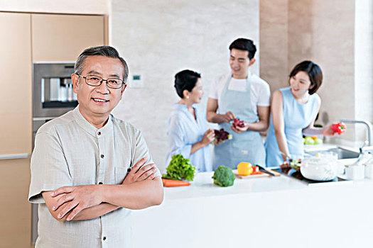 上海家政多少錢(qián)一個(gè)月？揭開(kāi)家庭服務(wù)的真實(shí)面紗