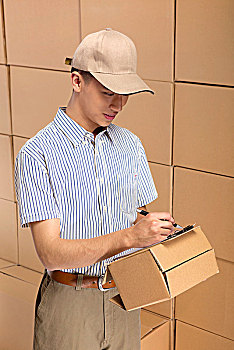 廣州鐘點工多少錢一天？了解廣州鐘點工市場及其收費標準