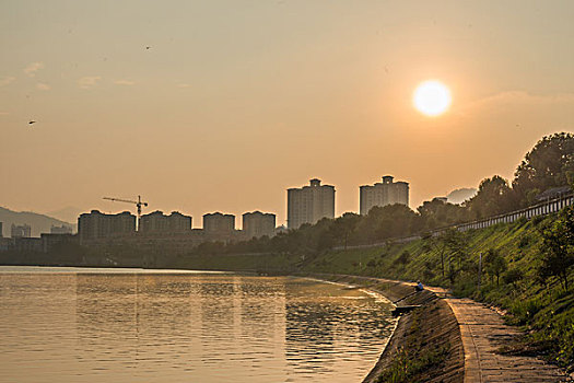 青島住家保姆工資多少錢？揭秘青島住家保姆薪資與職業(yè)發(fā)展前景