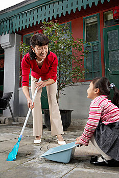 禹城家政保姆多少錢？如何選擇合適的保姆服務(wù)？