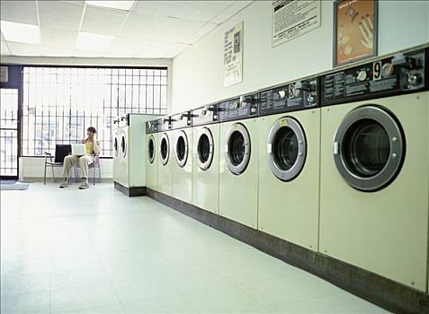臨安月嫂多少錢一個月工資？詳解月嫂薪資與服務內容