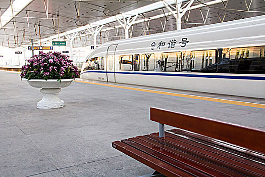 住家保姆杭州工資多少？你不可忽視的關(guān)鍵因素