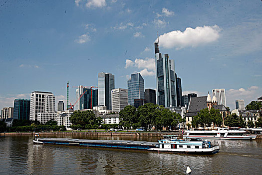 西安家政有多少家？揭秘家政行業的市場潛力與發展前景
