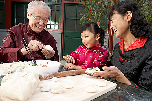 松江住家保姆月薪多少？揭秘家庭助手背后的薪資世界