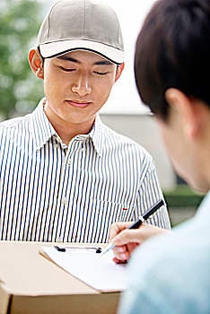 上海住家保姆多少錢一個(gè)月？揭秘上海家政服務(wù)的市場行情與選擇建議