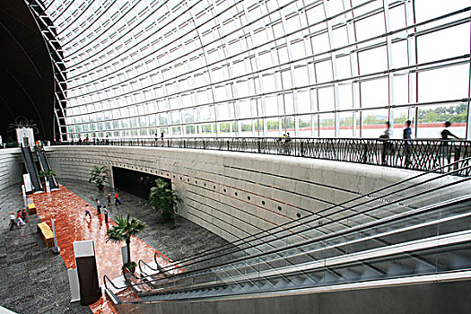 廣州月嫂培訓(xùn)費(fèi)用多少錢(qián)？了解廣州月嫂培訓(xùn)市場(chǎng)的潛力與機(jī)會(huì)