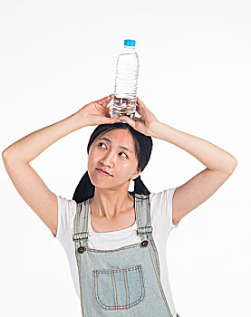 上海育嬰師多少錢一月？揭秘育嬰師服務(wù)價格與市場現(xiàn)狀