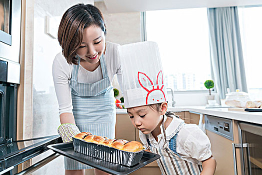 上海家政收中介費(fèi)多少？讓你了解透明的家政服務(wù)費(fèi)用