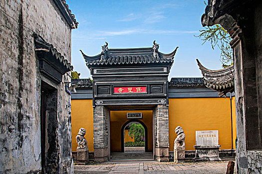 濟(jì)南顧保姆多少錢？揭秘家庭保姆服務(wù)的價(jià)值與選擇指南