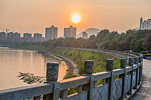 上海住家保姆月薪多少錢？揭示薪資背后的市場趨勢