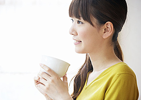 月嫂家政提多少錢？揭秘月嫂服務的收費標準與背后價值