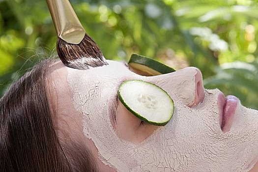 保姆看孩子多少錢？揭秘保姆服務(wù)的費(fèi)用及選擇技巧