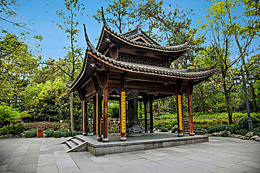 沈陽(yáng)白天月嫂多少錢(qián)？解析月嫂服務(wù)的價(jià)值與選擇