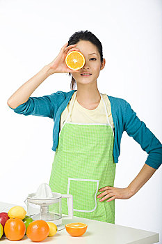保姆加看孩子多少錢？你值得了解的家庭服務費用指南
