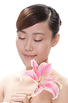 月嫂請(qǐng)多少歲比較好？你不能錯(cuò)過的選擇指南