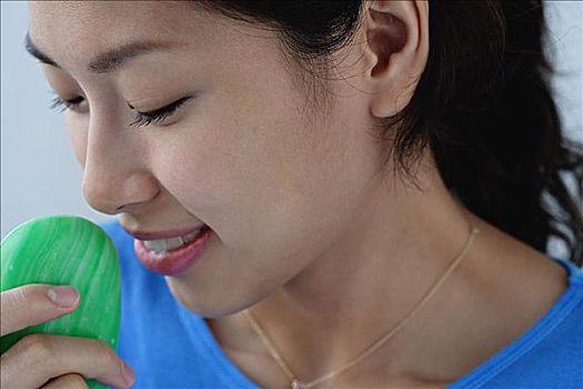 溫州不住家保姆多少錢？揭開家政服務(wù)的真相，了解市場價格與服務(wù)差異