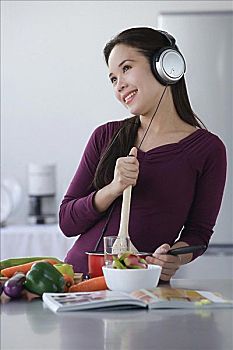 青島保姆的工資是多少？揭秘青島家政行業薪資現狀