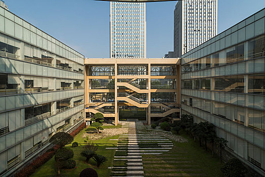 重慶請保姆多少錢一月？細解重慶保姆市場的價格與選擇技巧