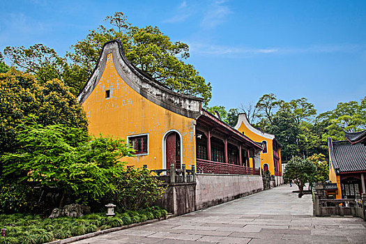 沈陽月嫂多少錢？一站式育兒服務讓新媽媽省心又放心