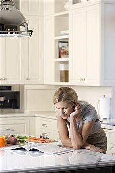 多少歲可以做家政保姆？揭秘最佳從業年齡與機遇