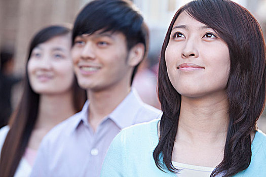 上海保姆價(jià)格多少？如何選擇合適的保姆服務(wù)？