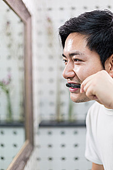 生孩子醫(yī)院請護工多少錢？您需要了解的費用與服務(wù)