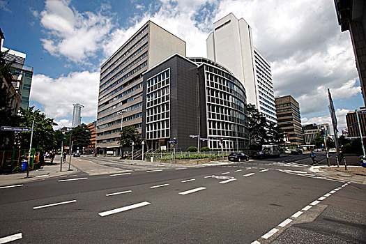 青島保潔一平米多少錢？讓你省心又省力的保潔服務揭秘