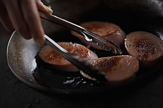 醫(yī)院的陪護(hù)工多少錢？讓您了解醫(yī)院陪護(hù)服務(wù)的真正價(jià)值