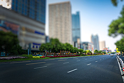 上海找保姆工資大概多少？2025年薪資大揭秘！