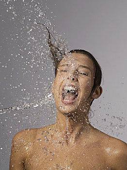 重慶保姆服務(wù)多少錢？讓我們幫您解答！