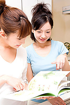 找阿姨做晚餐多少錢？為你揭秘家庭餐廚服務(wù)的價(jià)值