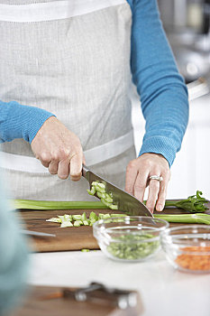 做飯做家務鐘點工多少錢？揭秘家庭服務市場的價格與趨勢