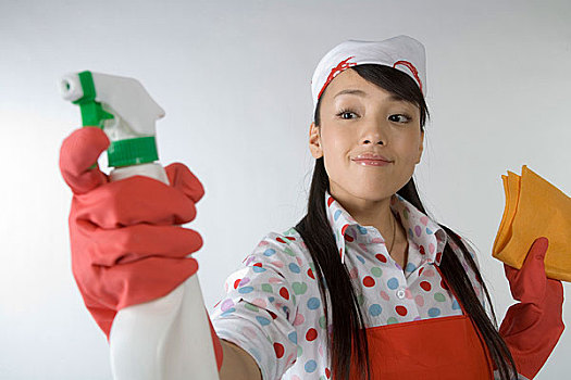 全職家政要交多少費(fèi)用？帶你了解家政服務(wù)的費(fèi)用結(jié)構(gòu)與選擇技巧