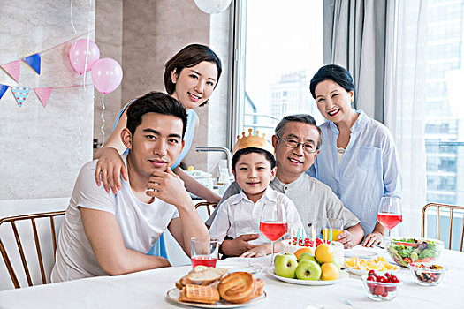 選擇育兒嫂：月收費(fèi)多少合適，如何找到最適合您的育兒嫂？
