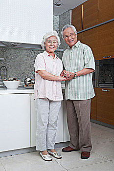 選擇育兒嫂，了解價(jià)格和服務(wù)，幫你為寶寶找到最合適的保姆